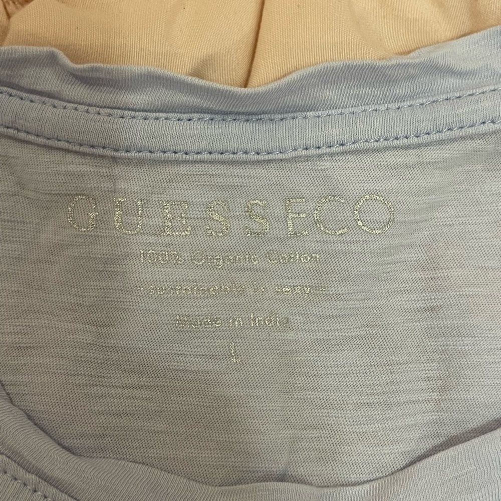 GUESS t-shirt - Picture 3 of 3